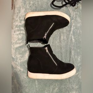 10W Sneaker Wedge